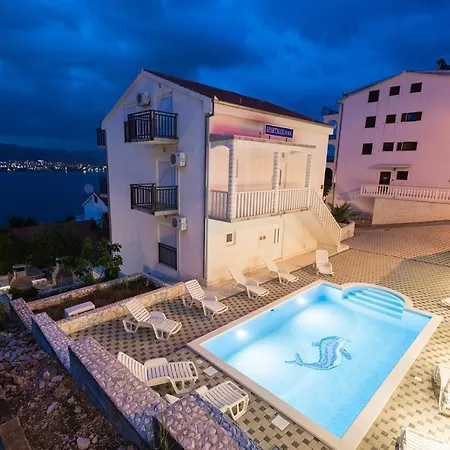 In Okrug Donji With Sea View, Balcony, Air Conditioning, Wifi 5166-5 Apartment *