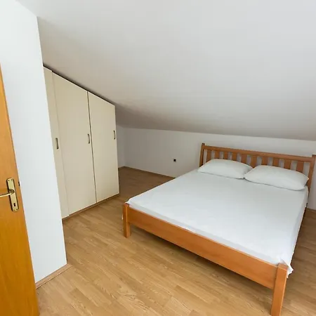 In Okrug Donji With Sea View, Balcony, Air Conditioning, Wifi 5166-5 Apartment
