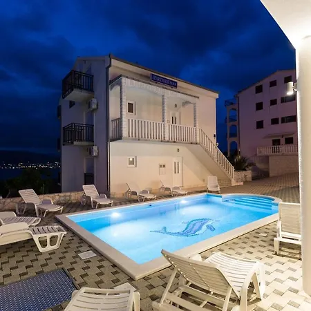 In Okrug Donji With Sea View, Balcony, Air Conditioning, Wifi 5166-5 * Donji Okrug (Ciovo)