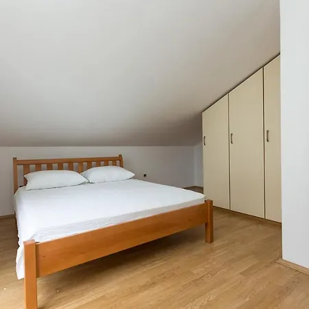 In Okrug Donji With Sea View, Balcony, Air Conditioning, Wifi 5166-5 Apartment *