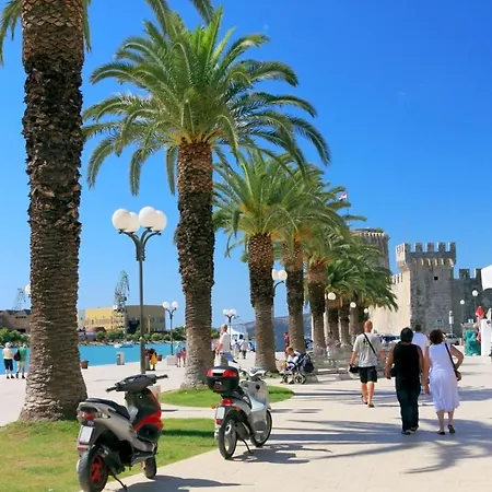In Okrug Donji With Sea View, Balcony, Air Conditioning, Wifi 5166-5 * Donji Okrug (Ciovo)
